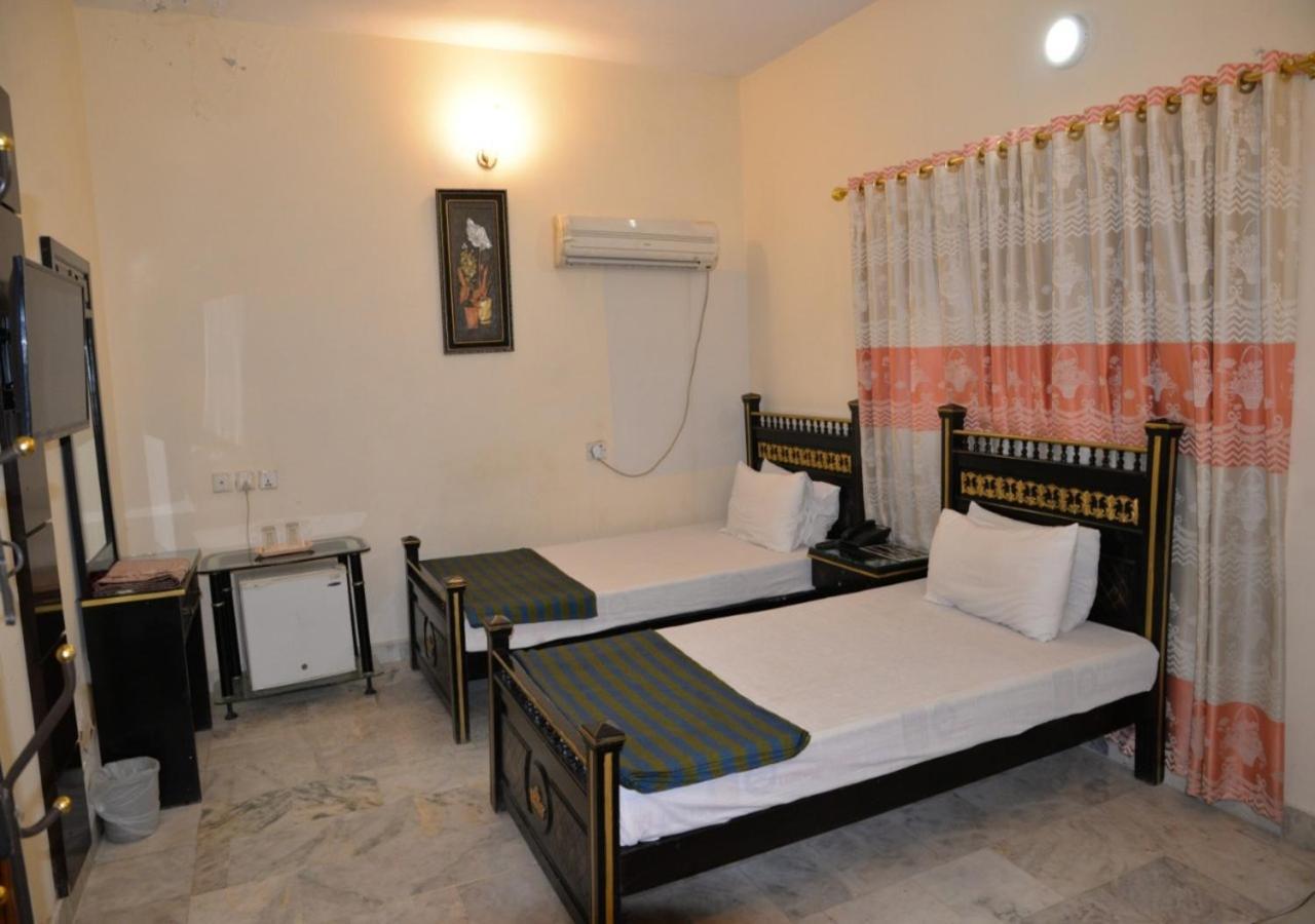 Step Inn Hotel Sukkur Экстерьер фото