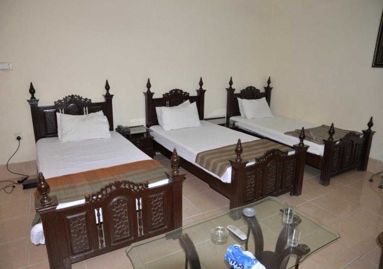 Step Inn Hotel Sukkur Экстерьер фото