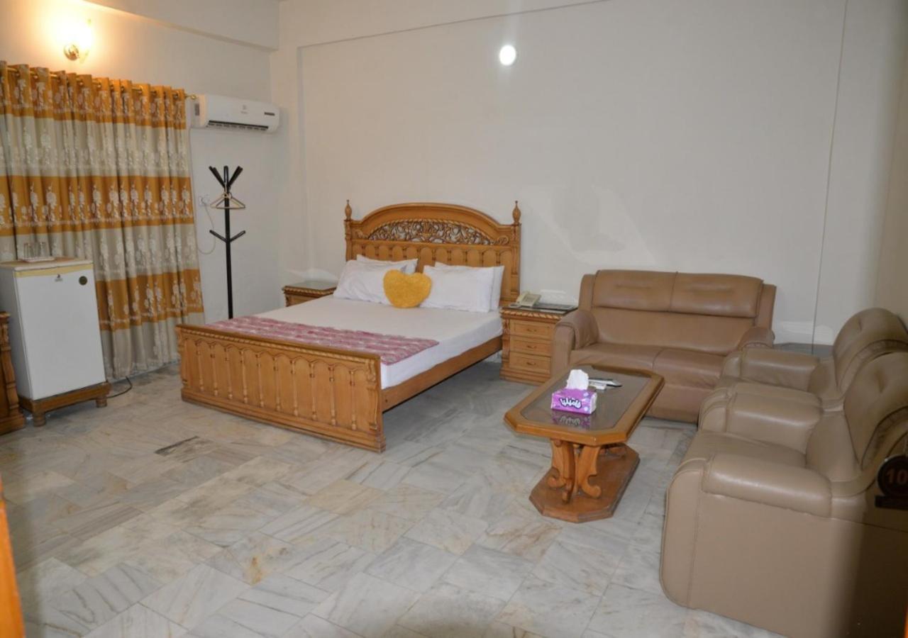 Step Inn Hotel Sukkur Экстерьер фото