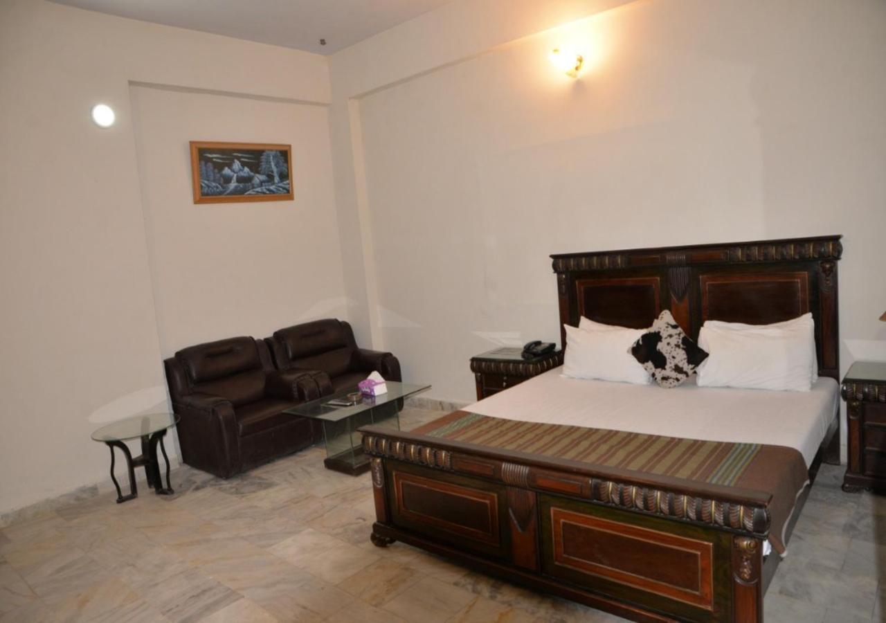 Step Inn Hotel Sukkur Экстерьер фото