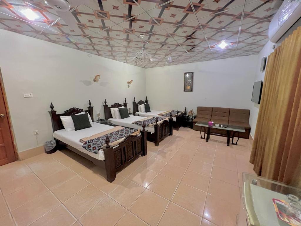 Step Inn Hotel Sukkur Экстерьер фото